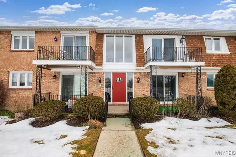 61 Georgian Ln # A, Amherst, NY 14221
