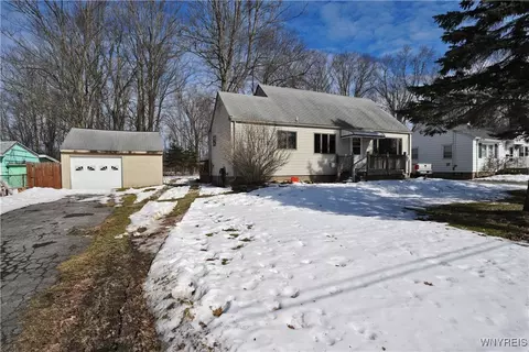 1238 Parkview Dr, North Tonawanda, NY 14120