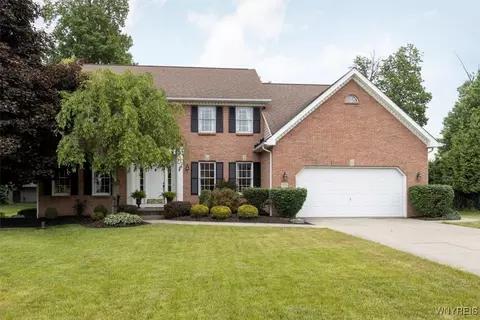 5559 Pine Loch Ln, Buffalo, NY 14221