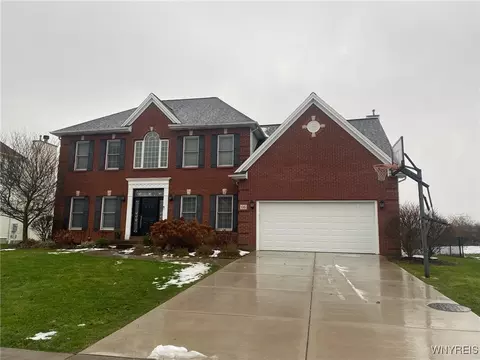 66 Forestglen Cir, Amherst, NY 14221