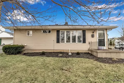 41 Treadwell Rd, Tonawanda, NY 14150