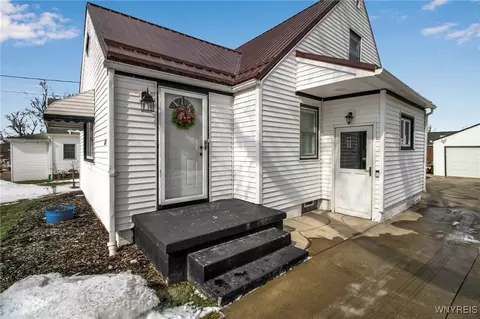 124 Hillside Ave, Orchard Park, NY 14127