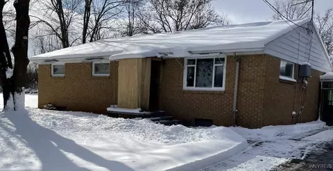 3944 Ewings Rd, Lockport, NY 14094