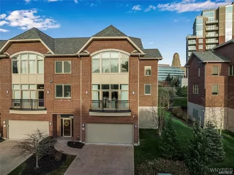 29 Ojibwa Cir, Buffalo, NY 14202