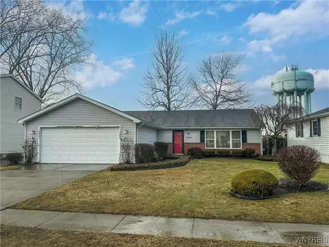 1334 Dangelo Dr, North Tonawanda, NY 14120