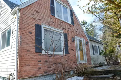 8516 N Main St, Evans, NY 14006