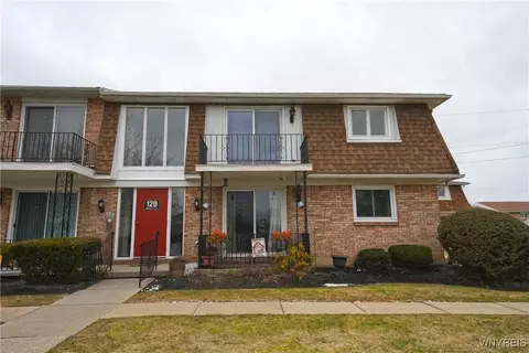 120 Old Lyme Dr #8, Amherst, NY 14221