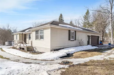 4468 Mckinley Pkwy, Hamburg, NY 14075