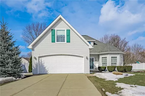 249 Continental Dr, Lockport, NY 14094