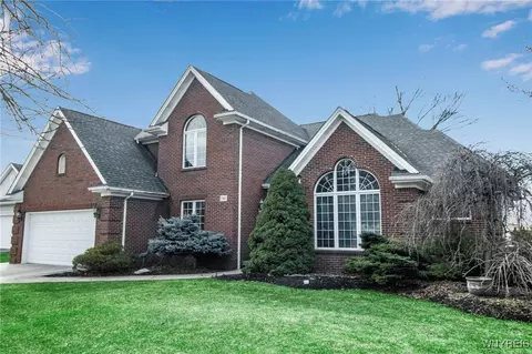 2 Steinway Ct, Amherst, NY 14221