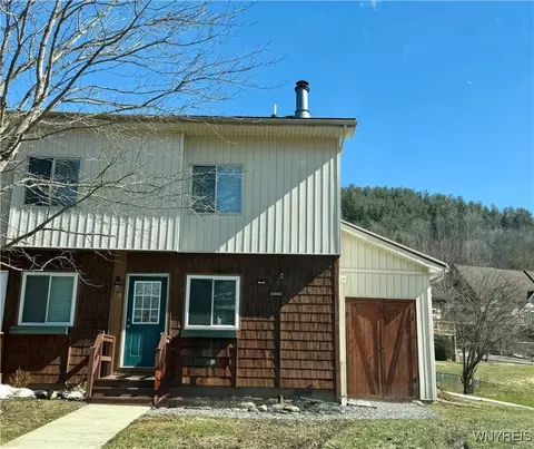 19 Evergreen Dr, Ellicottville, NY 14731