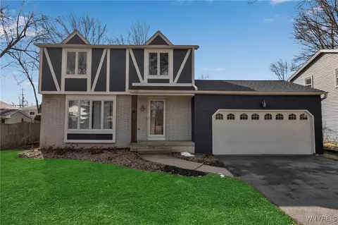 61 Gatewood Ln, Amherst, NY 14221