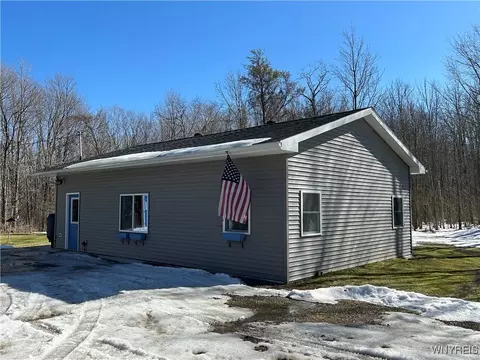 1223 Sierk Rd, Bennington, NY 14011