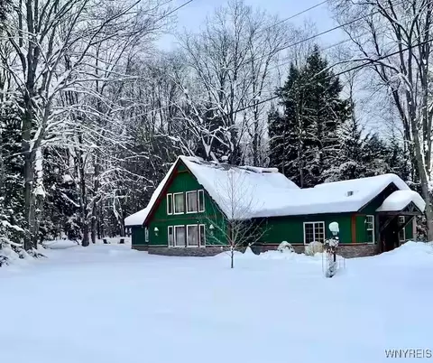 6867 Woodland Dr, Great Valley, NY 14741