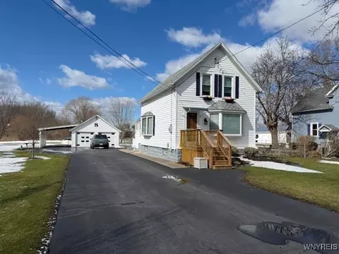 7042 Ward Rd, Wheatfield, NY 14120