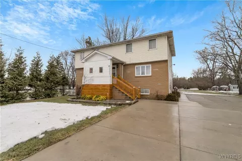 5352 Lake Ave, Orchard Park, NY 14127