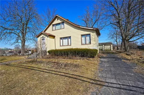 2943 Eggert Rd, Tonawanda, NY 14150