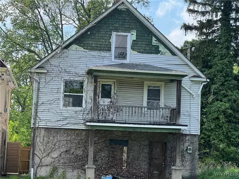 438 7th St, Niagara Falls, NY 14301