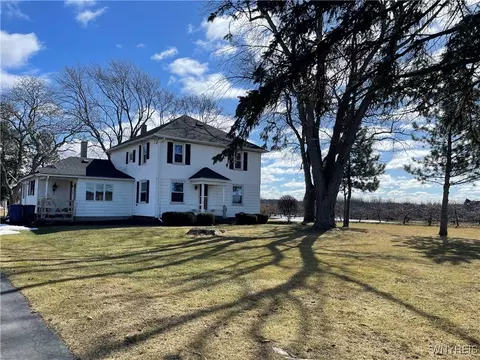 2869 Randall Rd, Ransomville, NY 14131