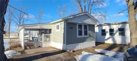 5988 Applewood Ln, Newfane, NY 14108