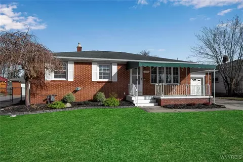 125 Shawnee Pl, West Seneca, NY 14224