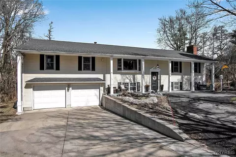 Exterior - 440 Falls Rd, Aurora, NY 14170 photo 2 of 4