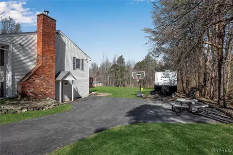 Exterior - 440 Falls Rd, Aurora, NY 14170 photo 3 of 4