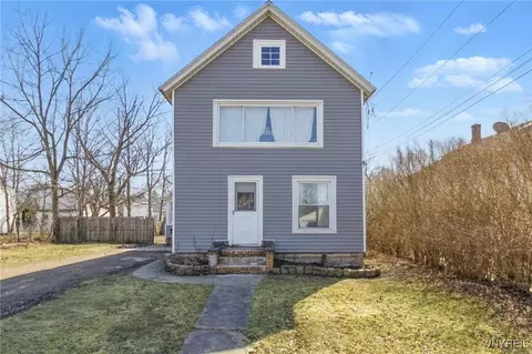 15 Lafayette St, Hanover, NY 14136