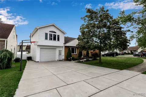 25 Seminole Pkwy, Cheektowaga, NY 14225