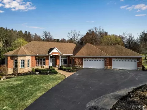 1 Melant Dr, Orchard Park, NY 14127