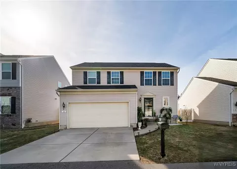 32 Scooter Ln, Hamburg, NY 14075