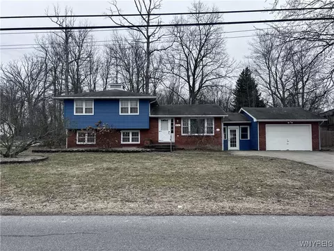 3747 Columbia St, Hamburg, NY 14075