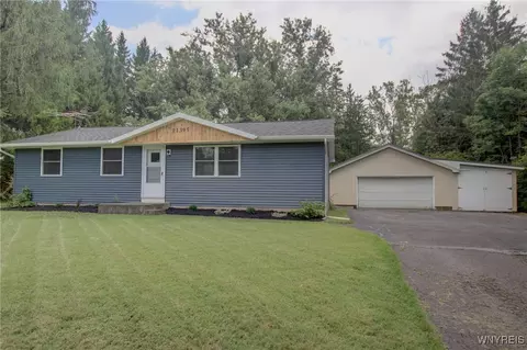 11395 Clinton St, Marilla, NY 14102