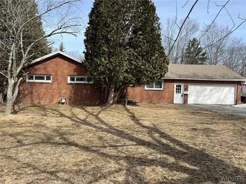 5272 Webster Rd, Orchard Park, NY 14127