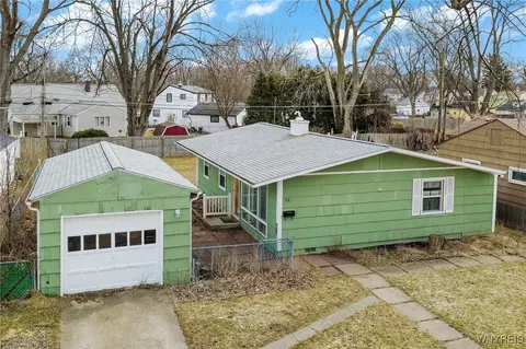 33 Jesella Dr, North Tonawanda, NY 14120