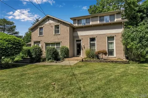 5334 Genesee St, Bowmansville, NY 14026
