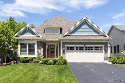 16 Aurora Mills Dr, Aurora, NY 14052