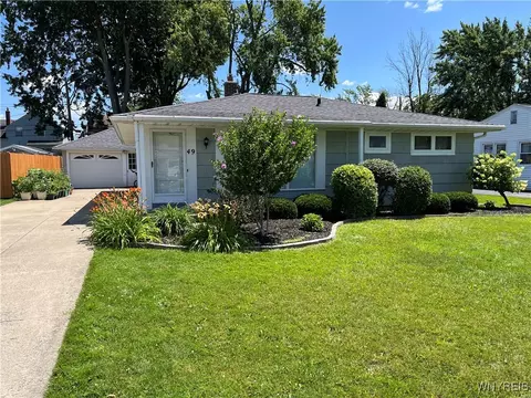 49 Mapleview Dr, Amherst, NY 14226