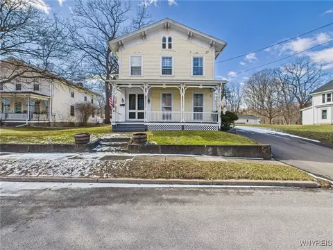 28 Stanley St, Mount Morris, NY 14510