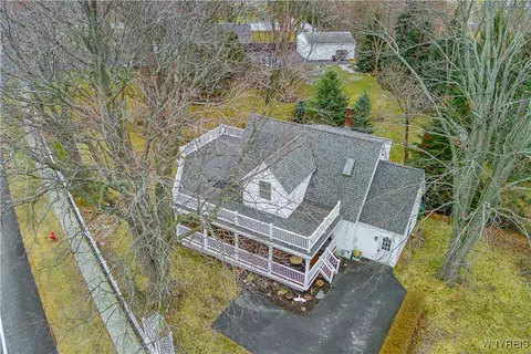 138 Sunset Dr, Wilson, NY 14172