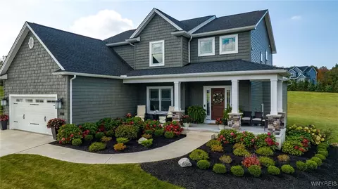 6968 Taylor Rd, Hamburg, NY 14075