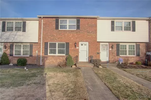 15 Wimbledon Ln, West Seneca, NY 14224