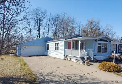 47 Waterview Pkwy, Hamburg, NY 14075