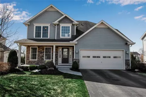 18 Jonquille Ct, Lancaster, NY 14086