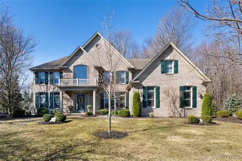 2 Soldier Wood Cir, Orchard Park, NY 14127