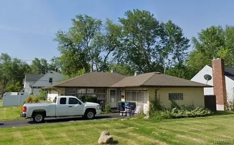 208 Hennepin Rd, Grand Island, NY 14072