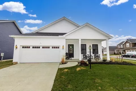 3 Kaitlyn Ct, Grand Island, NY 14072