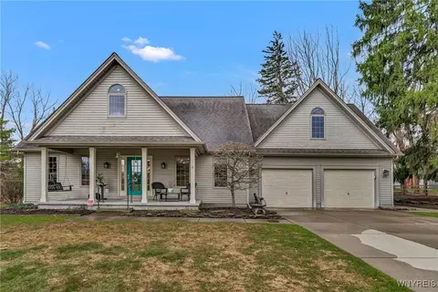 8175 Roseville Ln, East Amherst, NY 14051