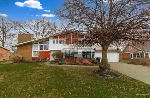 1285 W River Rd, Grand Island, NY 14072