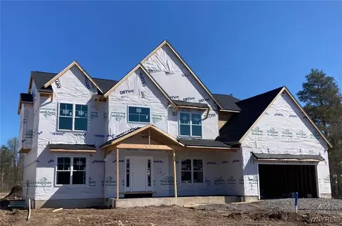 5716 Dorothy Cir, Clarence, NY 14032